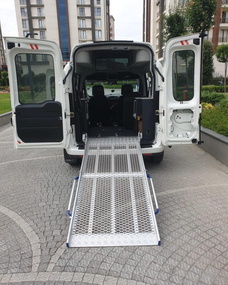Voyages pour personnes en fauteuil roulant, véhicules adaptés aux fauteuils roulants - MeinReiseleiter.de